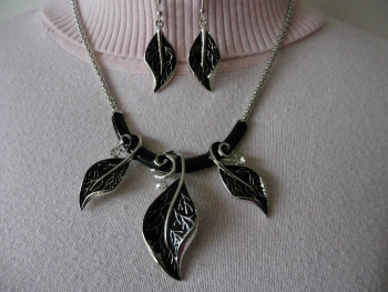 DN0026: Kette kurz – 56 cm, dazu passende Ohrstecker